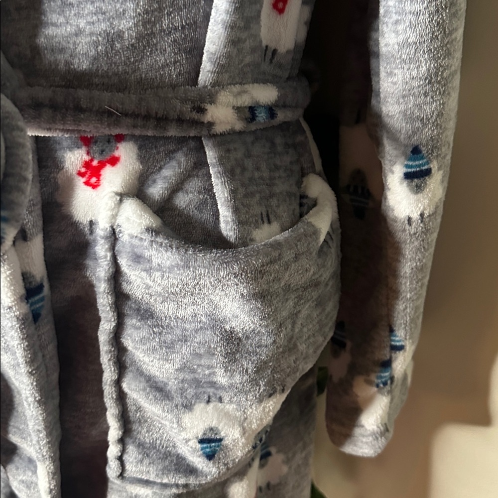 PJ Essentials Winter Sheep in Scarves and Hats Fuzzy Bathrobe 🐑🧣❄️ - Picture 4 of 6